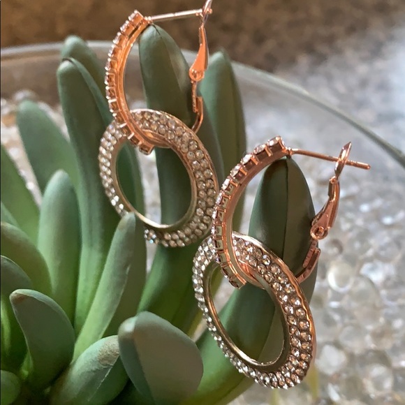 Two piece gold tone crystal earrings - Picture 4 of 4